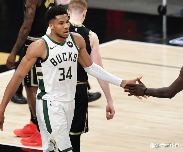 包含JackeyLove爆冷击败加拿大队，惊险取胜引爆全场！的词条