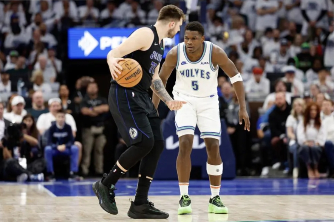 东契奇赛事官方发布绝杀新规，G2争议不断！的简单介绍